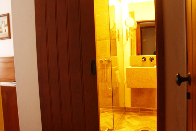 Bathroom 5, Dom Dinis, Marvão
