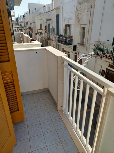 Others 2, Only Bed, Bari