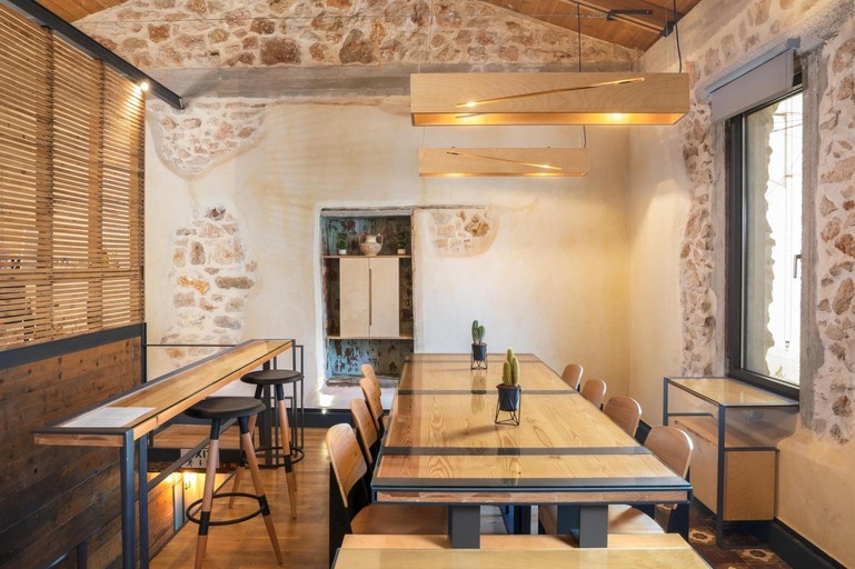 Food & Drinks 5, Evans House II, Crete