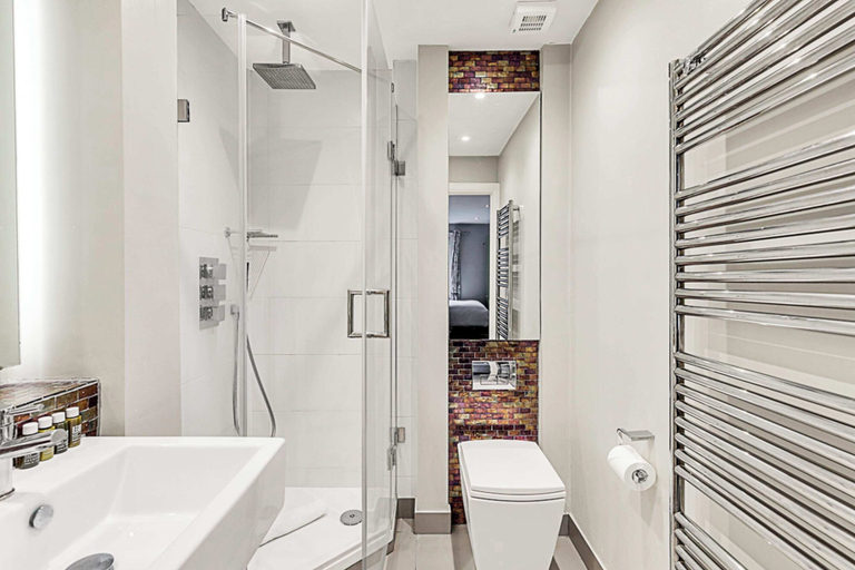Bathroom 5, Vibrant Shoreditch Getaway, London