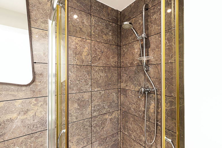 Bathroom 5, Putney Chic 1-bed Gem, London