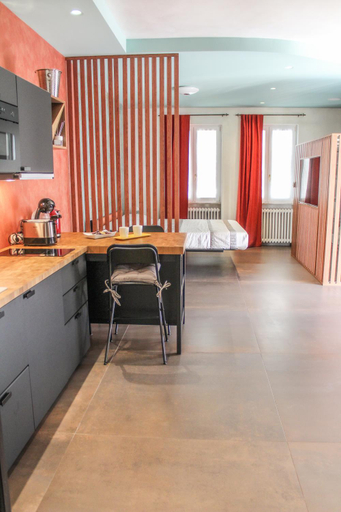 Others 2, Garda Fantasy Apartment - JACUZZI, Brescia