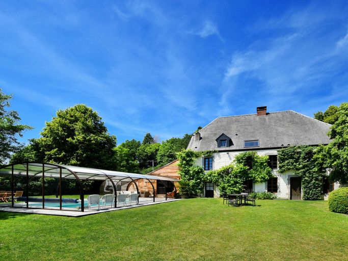 Exterior & Views 2, Magnificent Holiday Home in Baronville With Heated Pool & Billiards, Namur