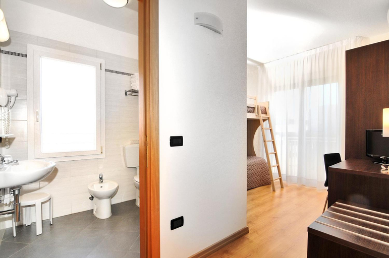 Bathroom 3, Hotel Levante, Venezia