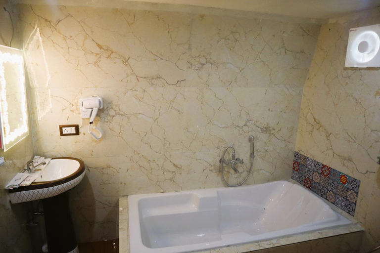 Bathroom 2, Royal Adventures, Dindigul