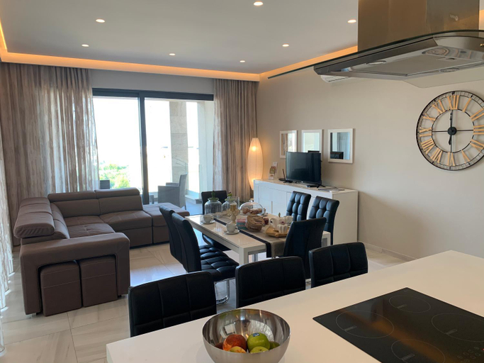 5, Artist Terrace Apartments