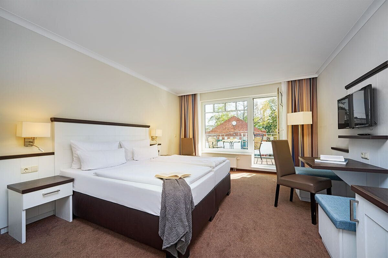 Bedroom 4, Strandhotel Luise von Preussen, Vorpommern-Greifswald
