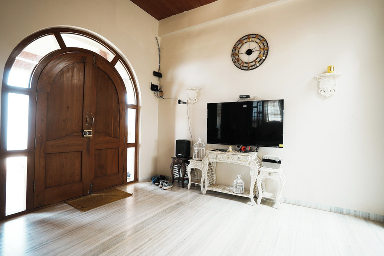 Others 5, Clifton Villa, Satara