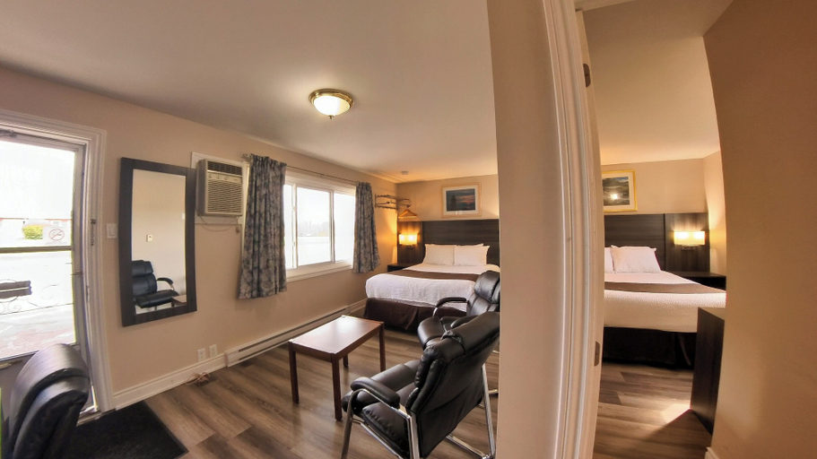 Bedroom 2, Maple Leaf Inn & Suites, Bruce
