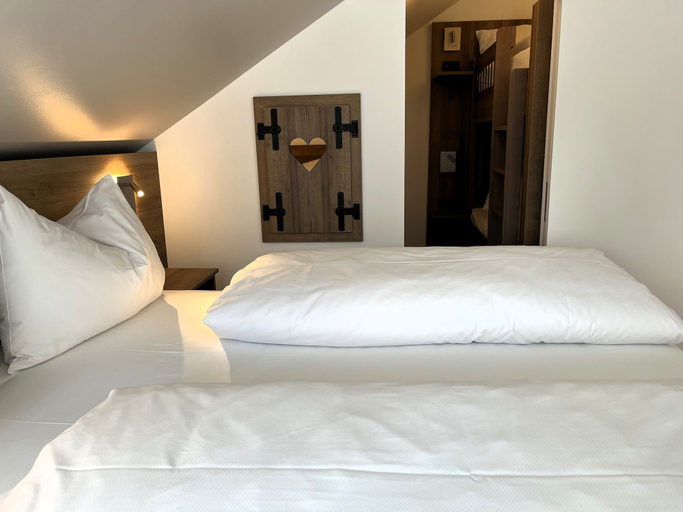 Bedroom 4, WESTSIDE Hotel Garni, München