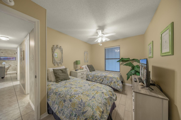 Bedroom 1, Sundial A2, Baldwin