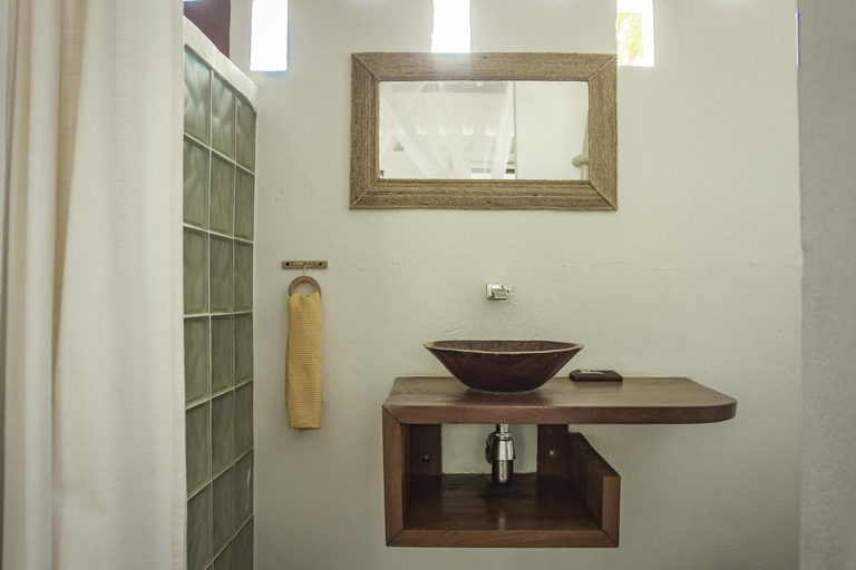 Bathroom, Chez Senga, Diana