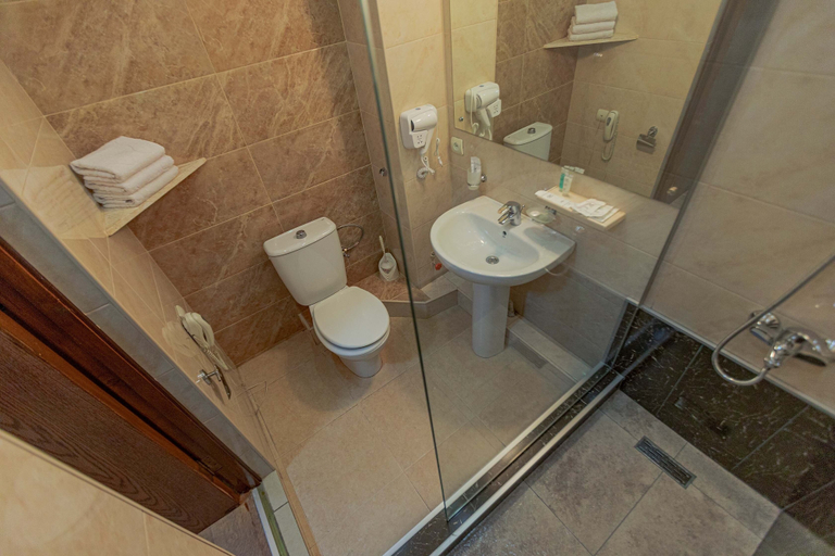 Bathroom 4, Pino Vere Palace Hotel, Tbilisi