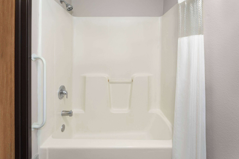 Bathroom 4, Days Inn by Wyndham Ogallala, Keith