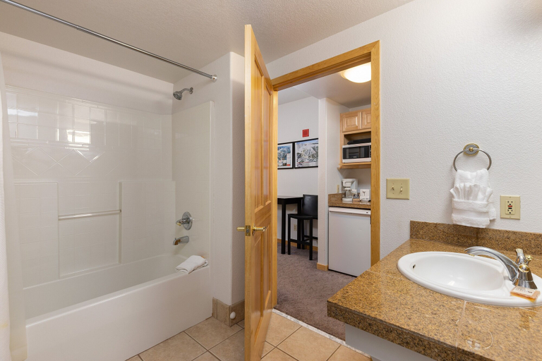 Bathroom, 5087 Gateway Home by RedAwning, Summit