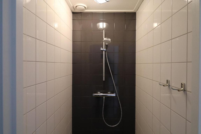 Bathroom 5, Sier aan Zee, Ameland