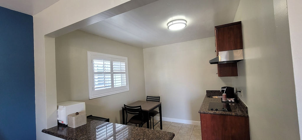 Private kitchen 4, Pismo Beachwalker Inn & Suites, San Luis Obispo