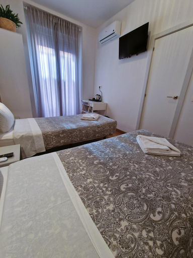 Bedroom 4, Hostal A  Nuestra Senora de la Paloma, Madrid