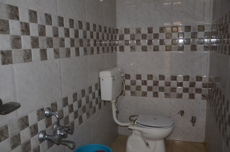 Bathroom 3, Goroomgo Hotel Rajawat Madhya Pradesh, Vidisha