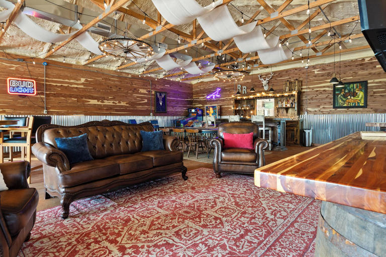 Others 5, Roadrunner Inn and Log Cabins, Benton