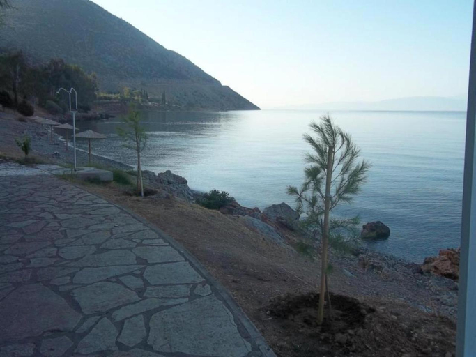 Others 5, Diamond, luxury seafront house nearby Delphi, Central Greece