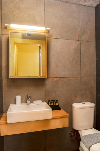 Bathroom 3, Evans House, Crete