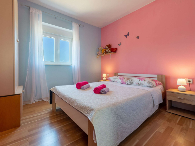 Bedroom 3, Holiday Home in Lisicic with Pool, Benkovac