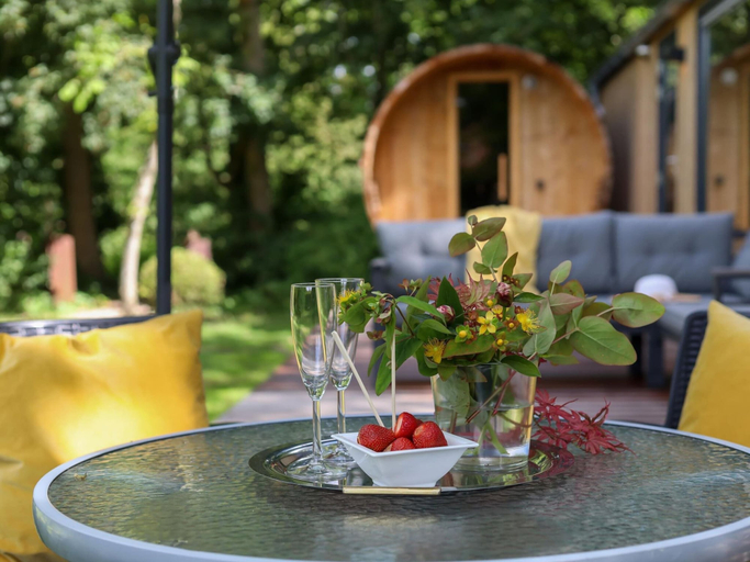 Dining 2, Cosy Holiday Home With Private Sauna, Noord-Beveland