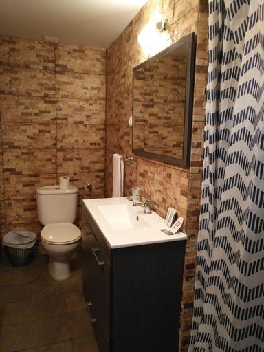 Bathroom 4, Hostal Porta De Nuria, Girona