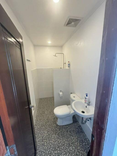 Bathroom 2, ZenStay Retreats Private Luxury Beach House Rental, Pandan