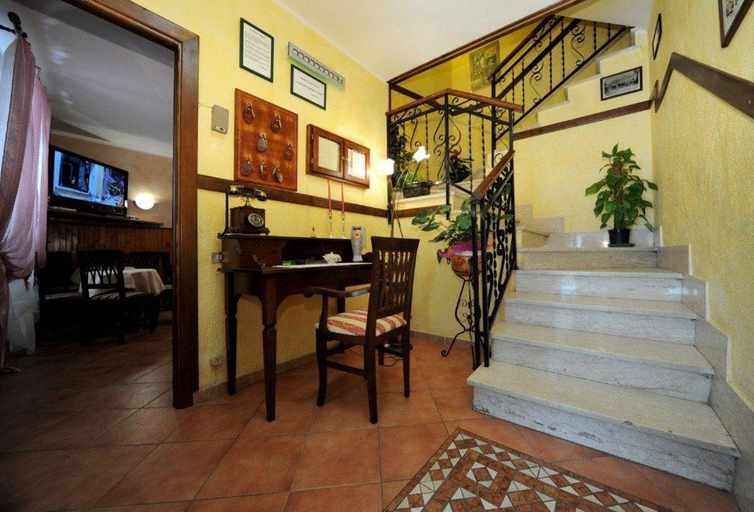 Others 5, Albergo Pensione Paola, L'Aquila