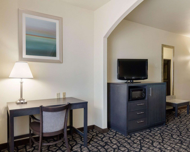 Others 5, Quality Inn Buffalo, Leon