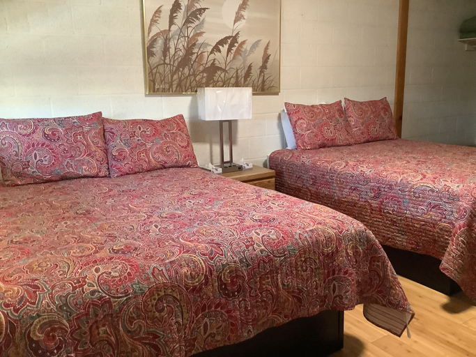 Bedroom 1, Starlight Motel, Inyo