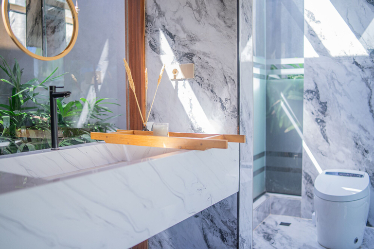 Bathroom 7