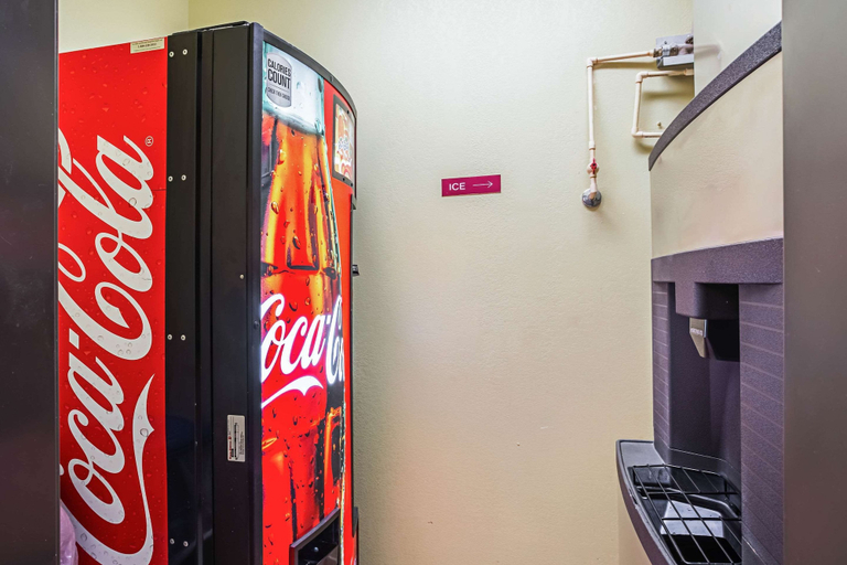 Food & Drinks 5, Econo Lodge Inn & Suites Ripley, Lauderdale