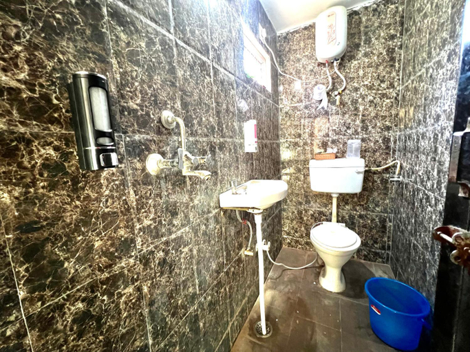 Bathroom 1, Bhoora House, Jaipur