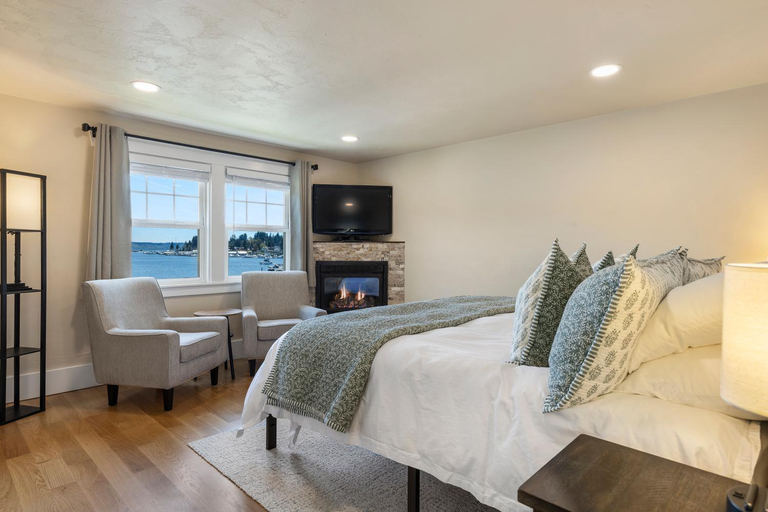 Bedroom 2, Waterfront Inn, Pierce