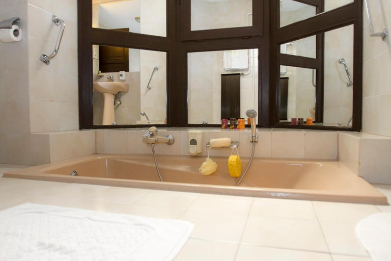 Bathroom 4, Hotel Molnar, Budapesti