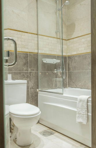 Bathroom 3, Hassan Pyramids Hotel, Al-Ahram