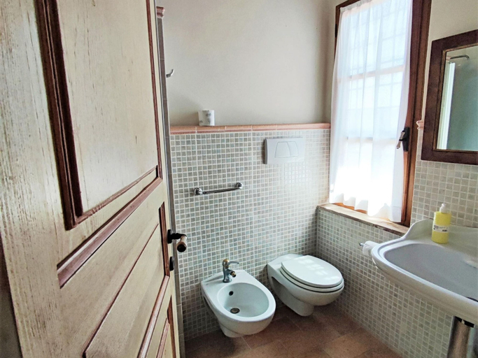Bathroom 4, Elegant Escape in Tuscan, Florence