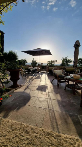 Others 4, Le Petit Chateau, Vaucluse