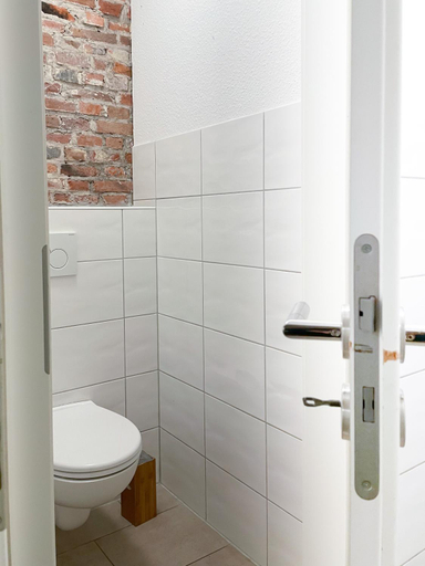 Bathroom 5, Wattlodge, Aurich