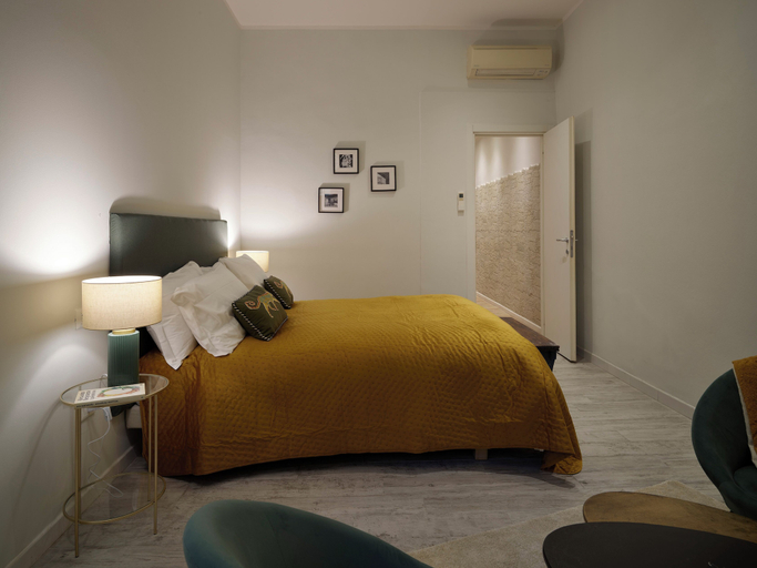 Room 5, Vintage Romance Patio Apt by Oteego, Florence