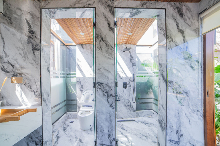 Bathroom 10