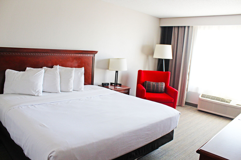 Bedroom 3, Independence Stay Hotel & Suites, Marinette