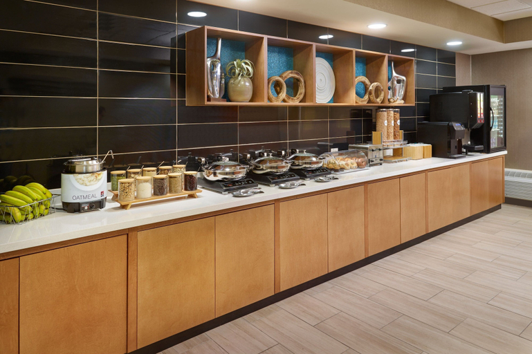 Food & Drinks 5, SpringHill Suites by Marriott Raleigh-Durham Airport/Research Triangle Park, Durham