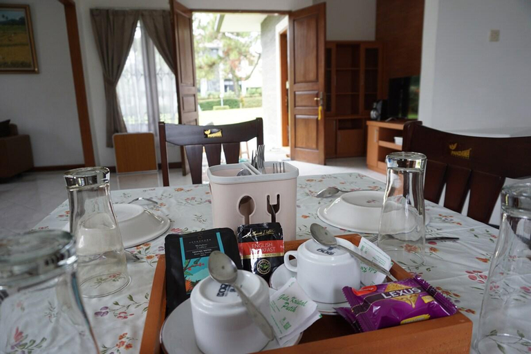 Food & Drinks, Villa Lotus G5, Puncak - Cipanas, Cianjur