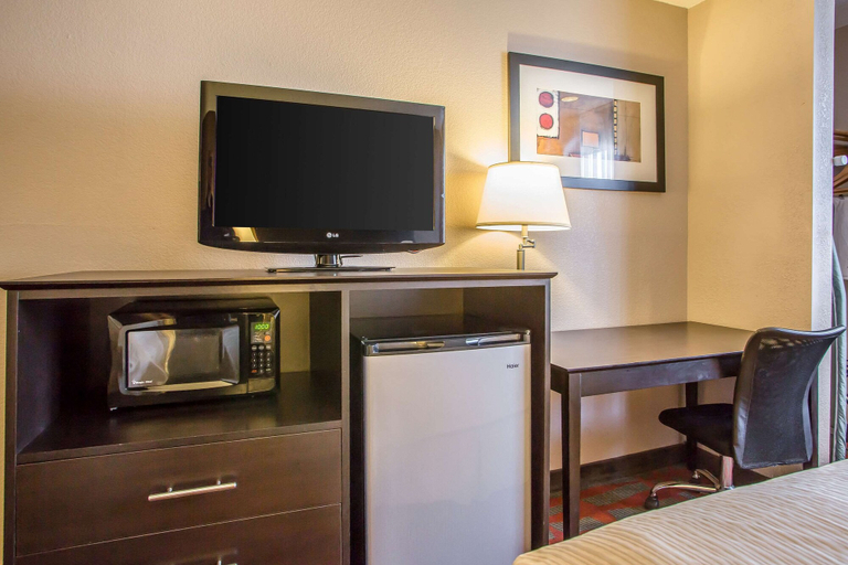 Bedroom 3, Quality Inn & Suites West Bend, Washington