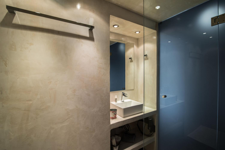 Bathroom 2, AthinA STREETAPARTMENTS, Attica