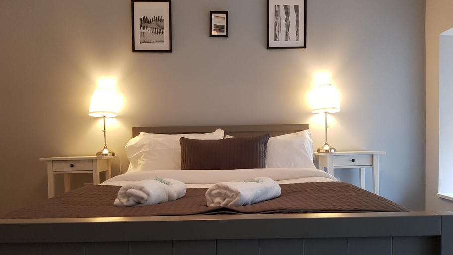 Others 5, The Enniskerry Inn